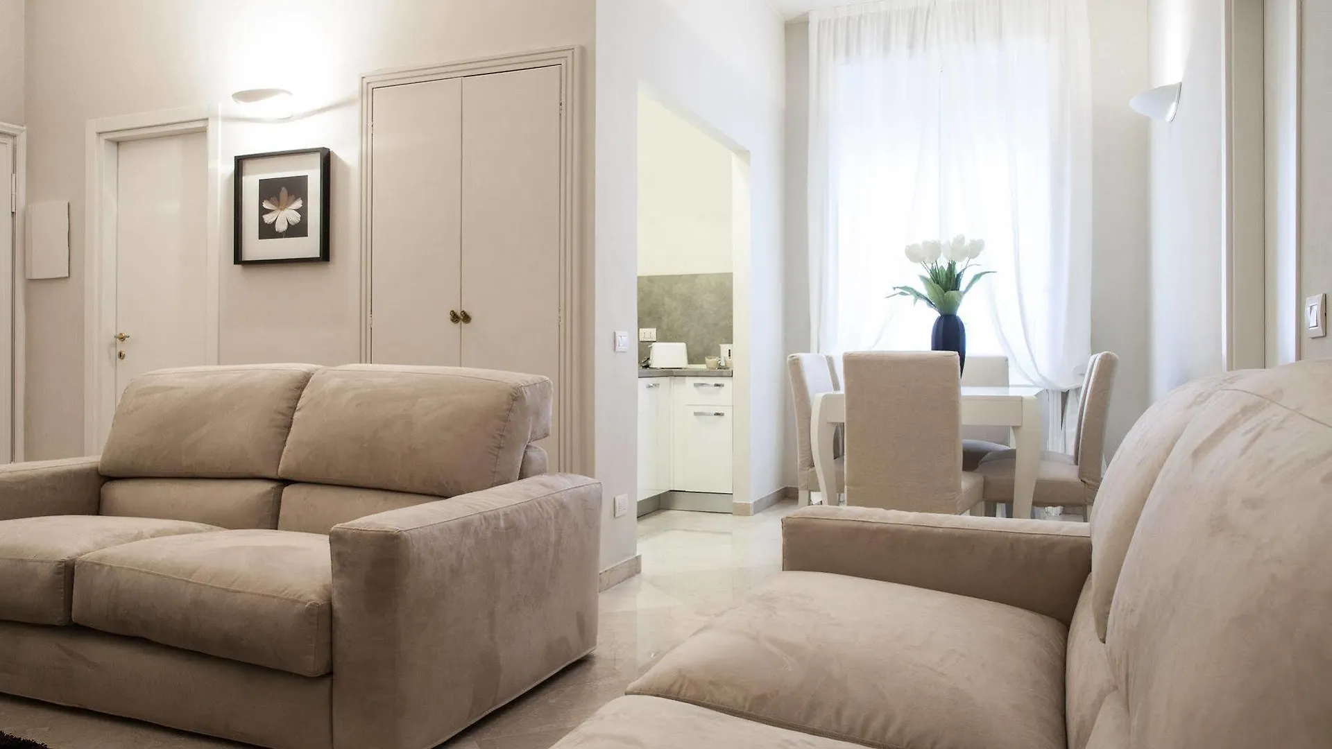 Milan Royal Suites 0*,  Italy