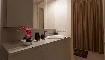 Milan Royal Suites 0*,  意大利