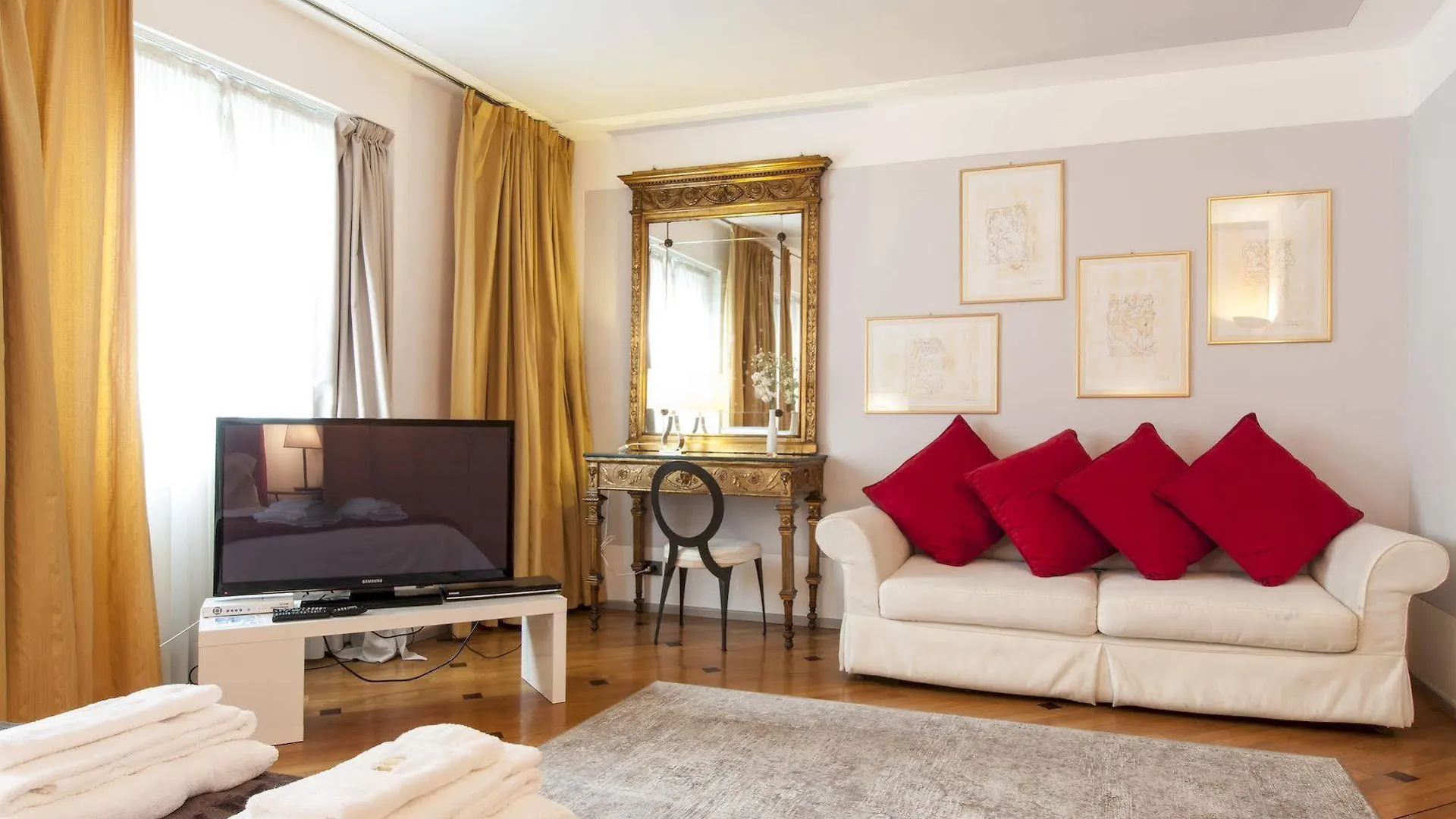Milan Royal Suites 0*,  意大利