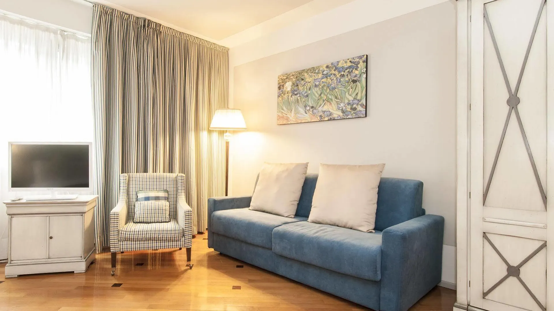 Milan Royal Suites 0*,  意大利
